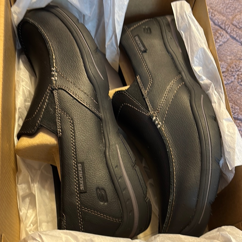 Skechers Men's ‘Harper-Forde’ Black Leather Slip-On Shoes (roomier fit)